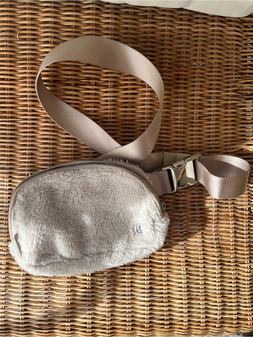 Lululemon Everywhere Belt Bag Fleece
